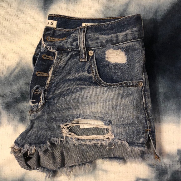 Bullhead Slouchy Distressed Denim Shorts Size 3 - Picture 5 of 6